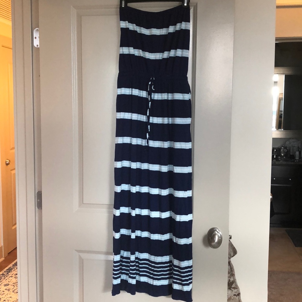 Old navy stripped maxi dress with pockets.